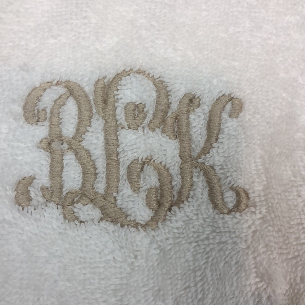 PRATESI MONOGRAMED HAND TOWEL - Picture 2 of 4